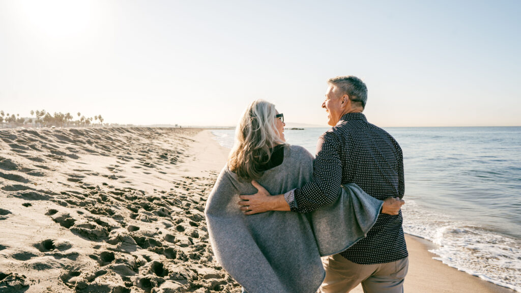 Two people walking on the beach - Life